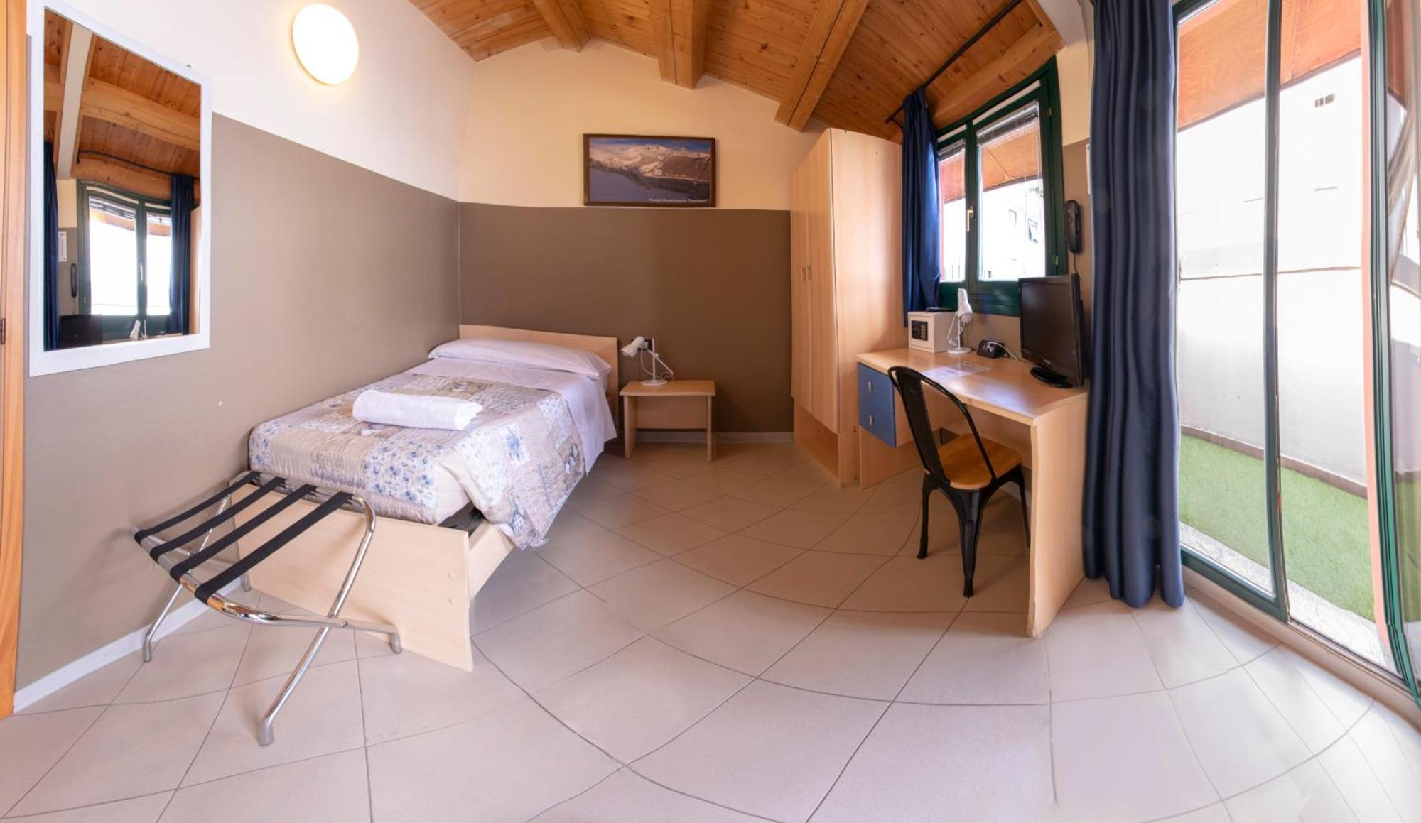 Central Hostel Bg Bergamo Eksteriør bilde