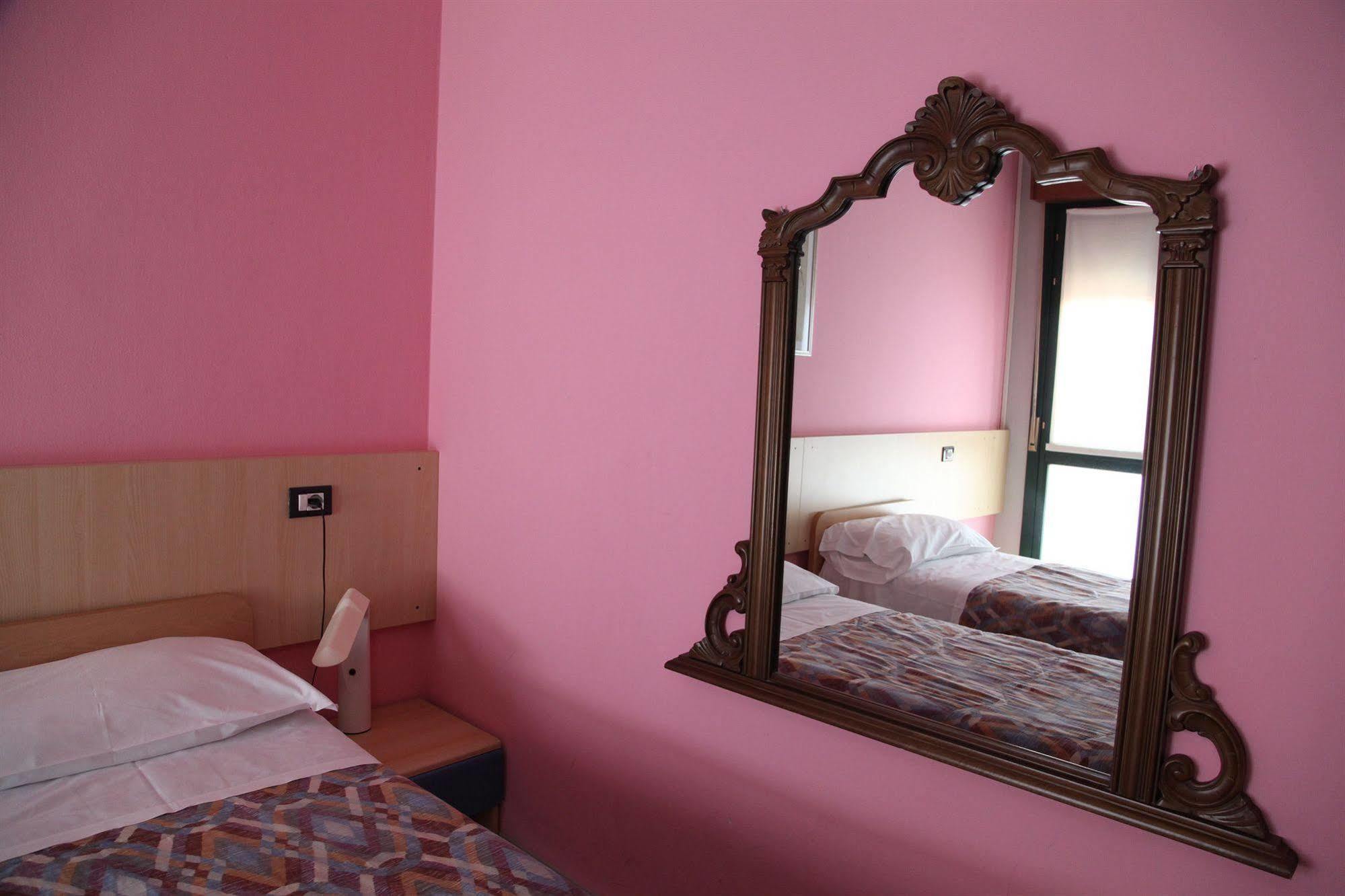 Central Hostel Bg Bergamo Eksteriør bilde