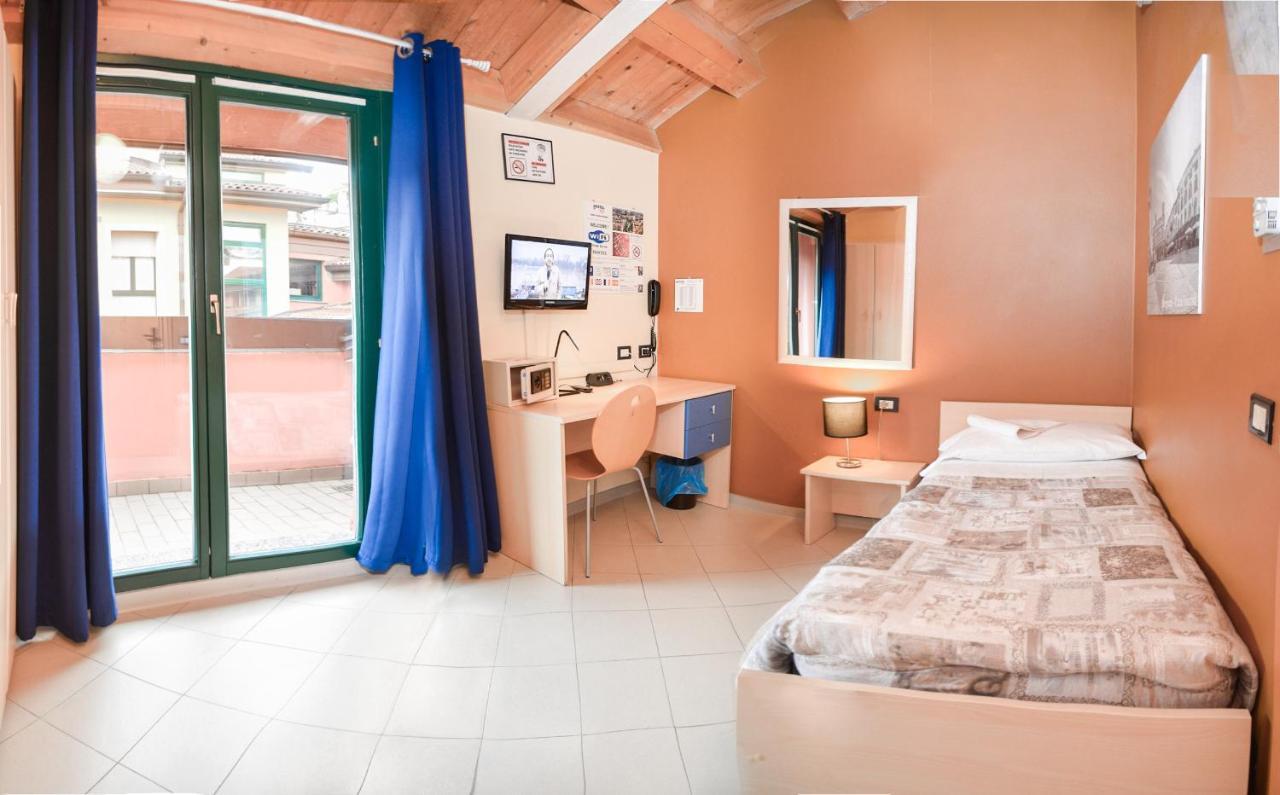 Central Hostel Bg Bergamo Eksteriør bilde